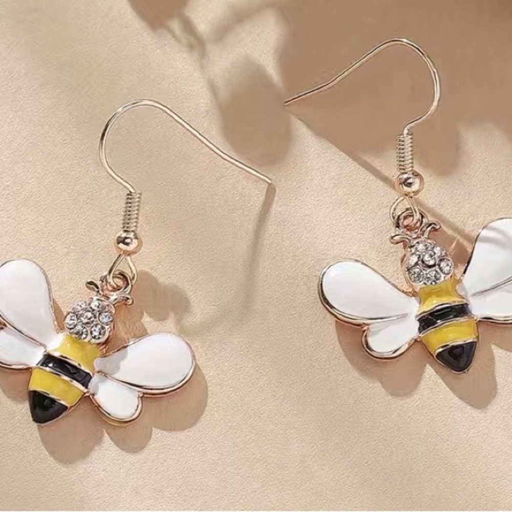 Women’s/girls pierced earrings